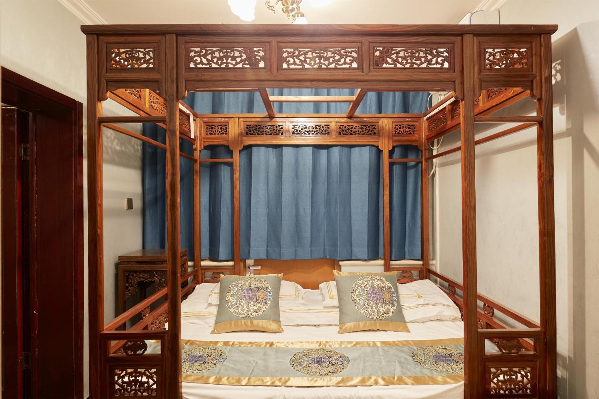 Rong Courtyard Boutique Hotel 4*