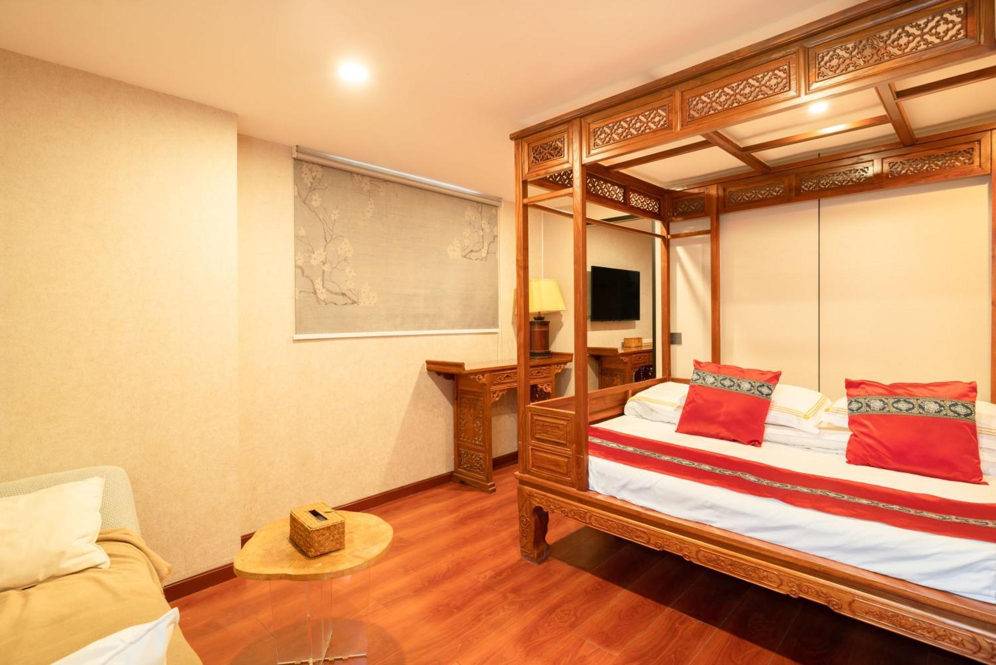 Rong Courtyard Boutique Hotel
