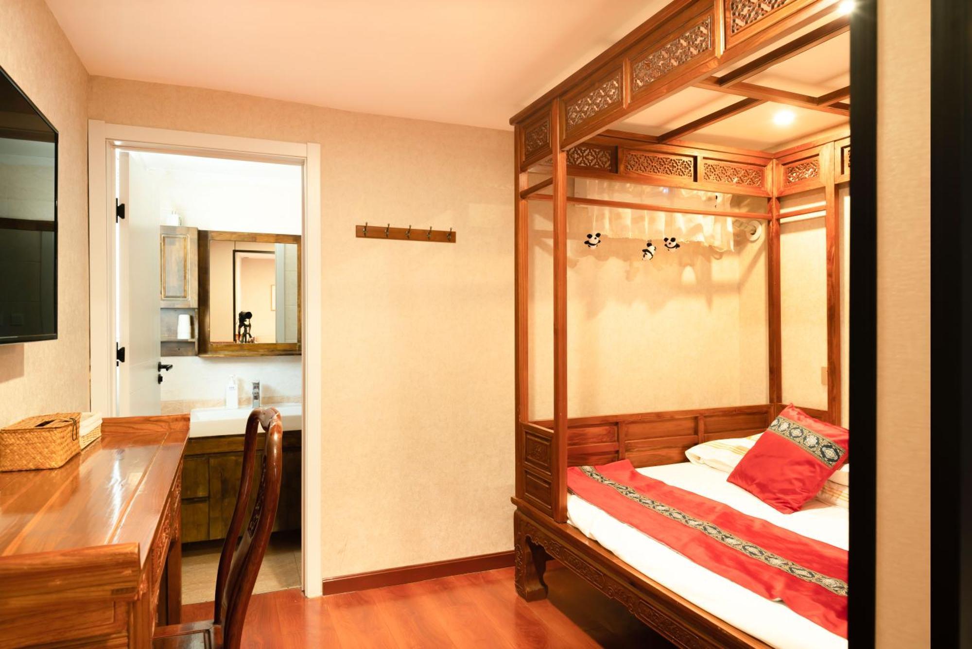 Rong Courtyard Boutique Hotel