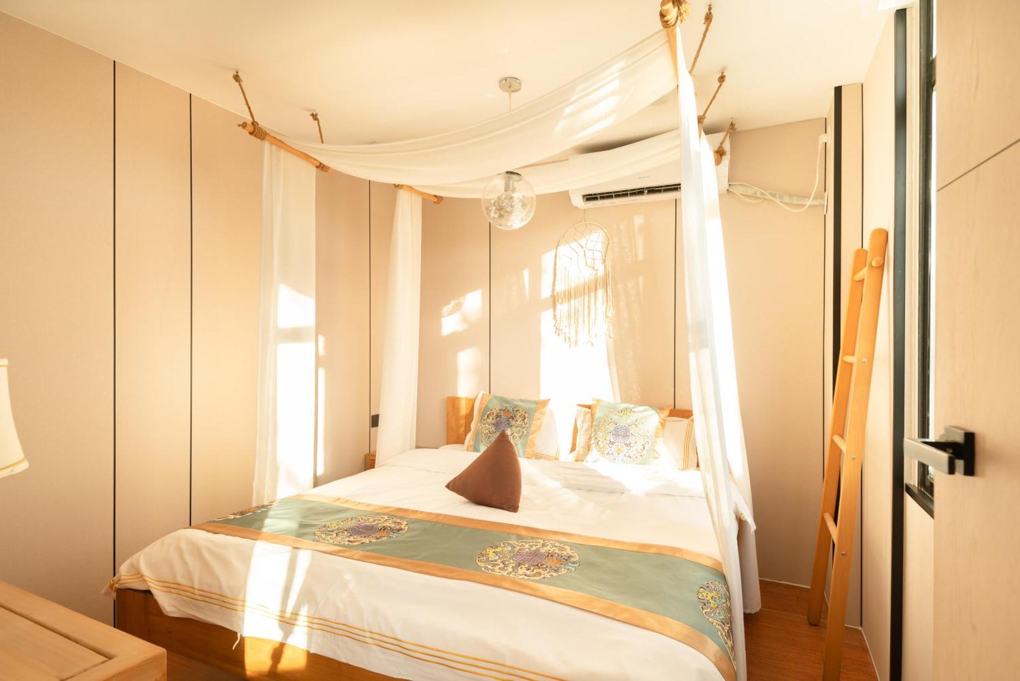 Rong Courtyard Boutique Hotel