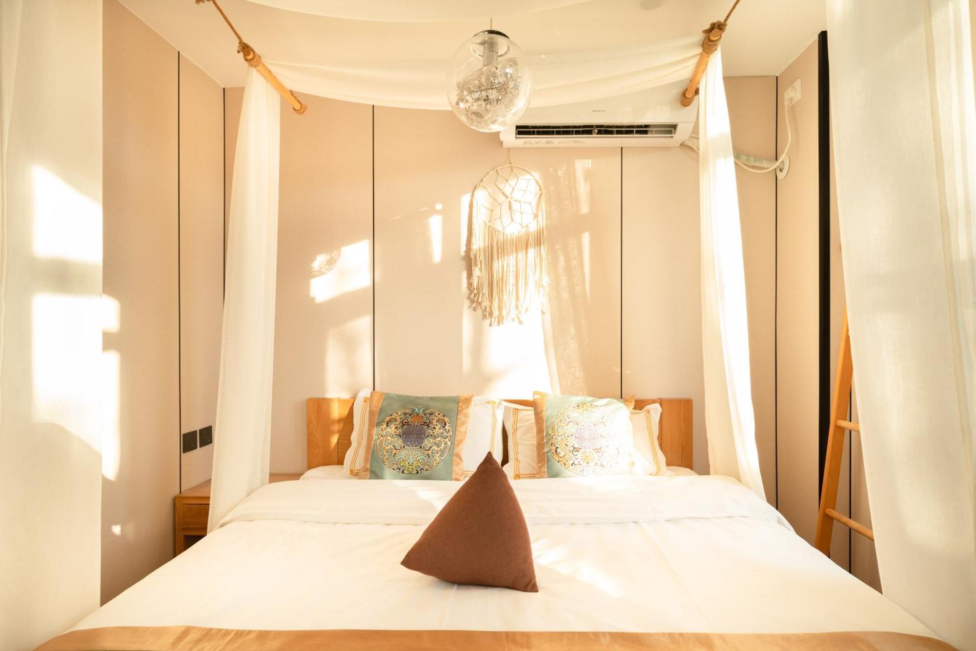 Rong Courtyard Boutique Hotel 4*