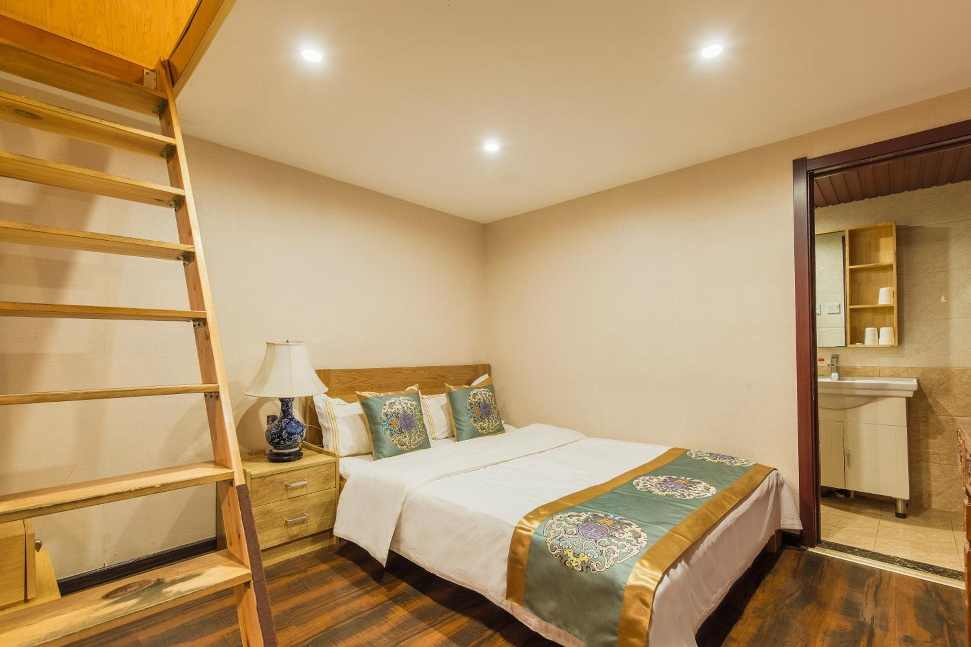 Rong Courtyard Boutique 4*